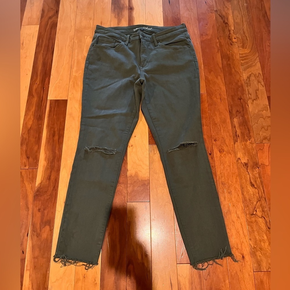 Universal Thread Green Denim Pants Ladies Size 14W Raw Hem Distressed EUC Fall